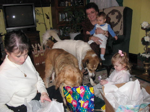 2004_12_30 Rhondas bday with Nancy the girls and the dogs.jpg